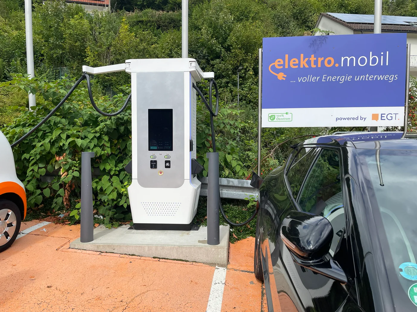 car_charging_em2go